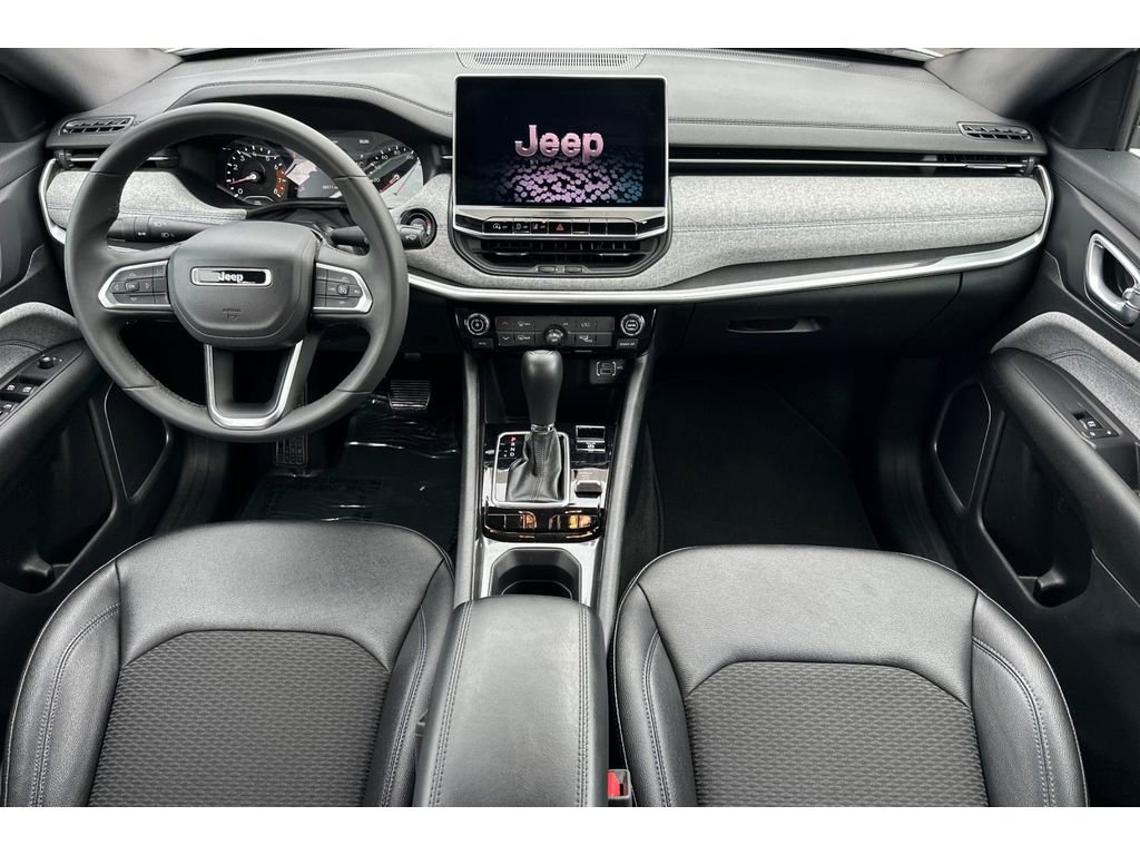 Used 2024 Jeep Compass Latitude image 15