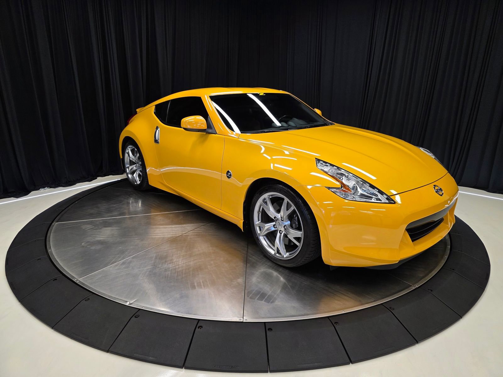 Used 2009 Nissan 370Z Touring w/ Sport Pkg RWD image 8