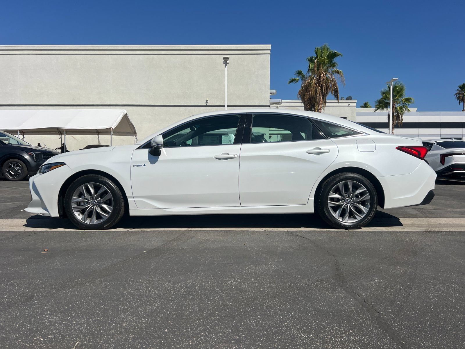 Used 2019 Toyota Avalon XLE w/ Moonroof Package FWD image 6