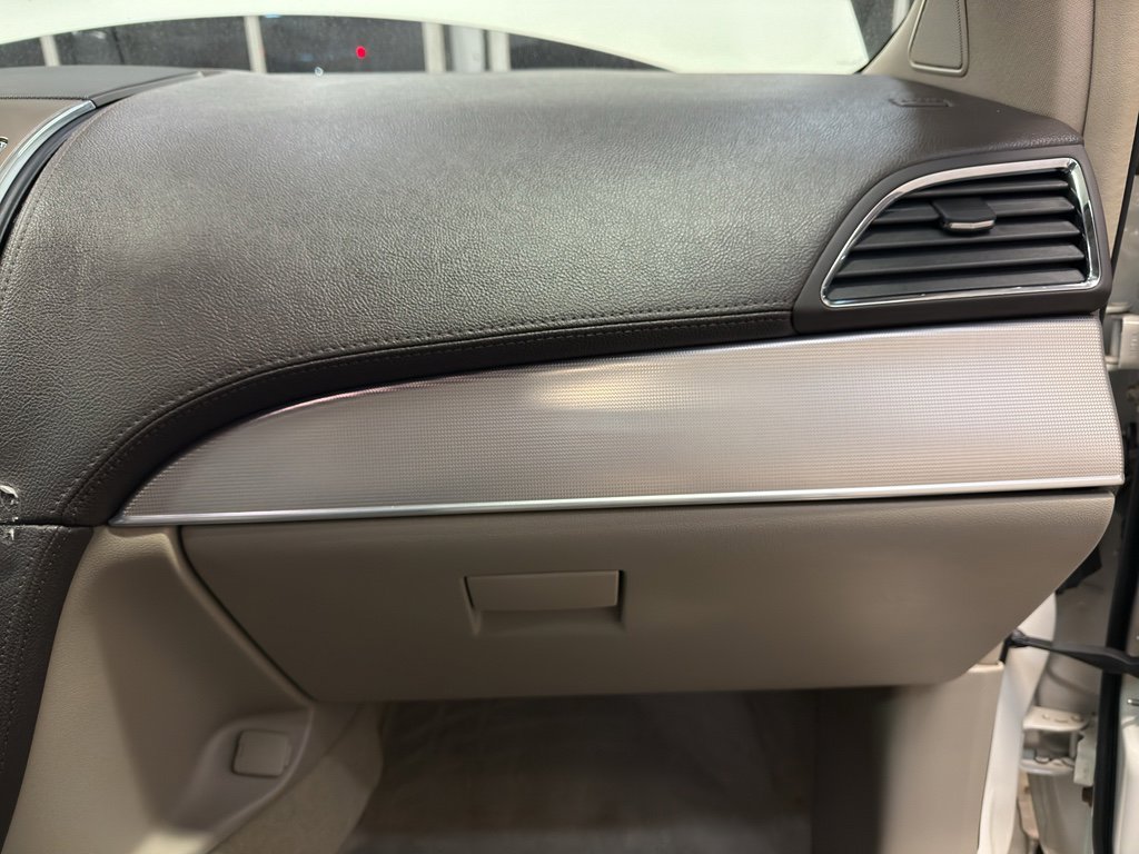 Used 2012 Lincoln MKX AWD image 22