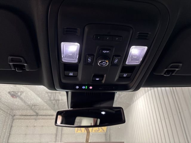 Used 2023 Chevrolet Suburban RST w/ Luxury Package image 17