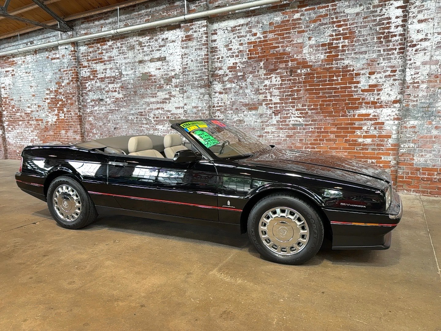 Used 1993 Cadillac Allante FWD image 2