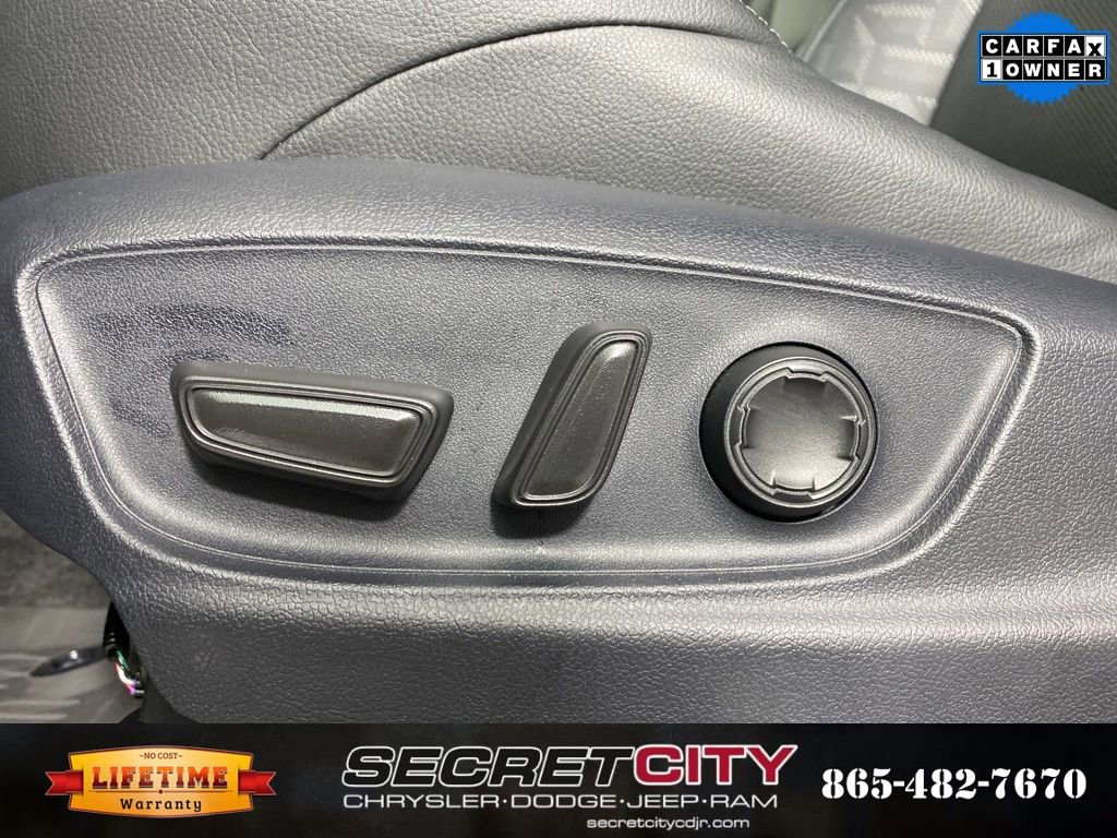 Used 2025 Toyota Tacoma TRD Sport w/ TRD Sport Premium Package image 13