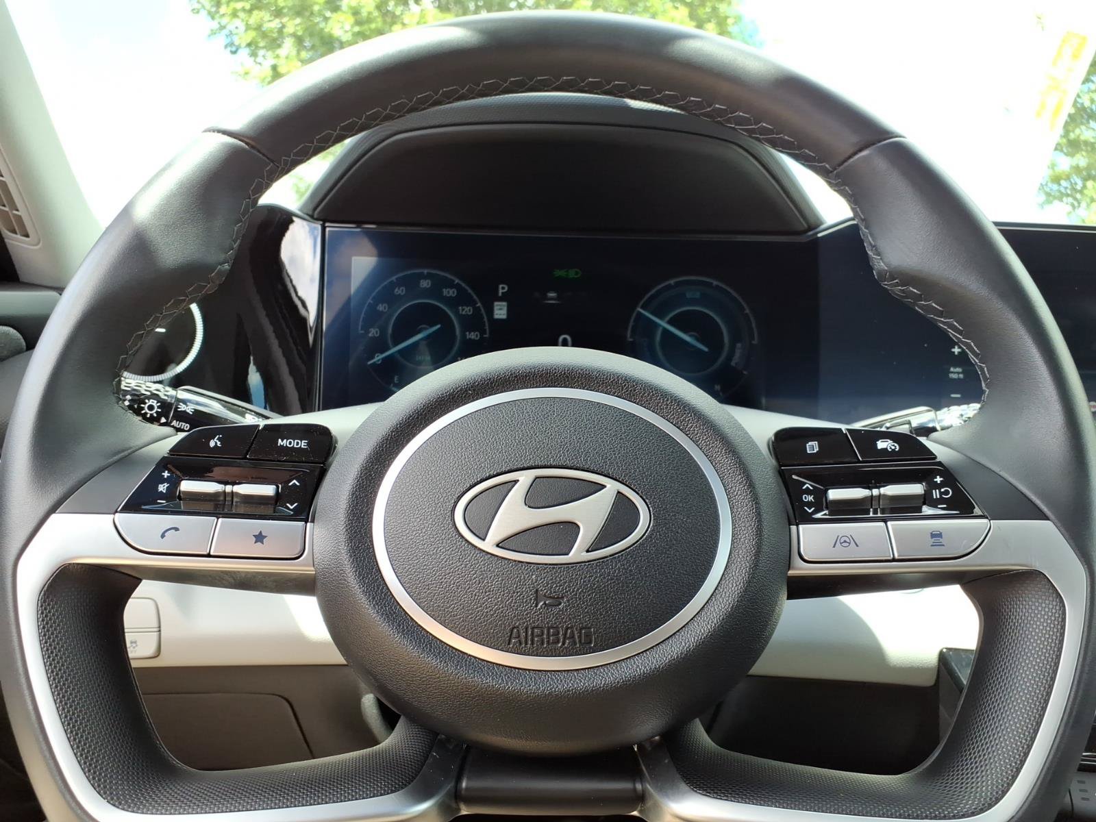 New 2025 Hyundai Elantra Limited FWD image 22
