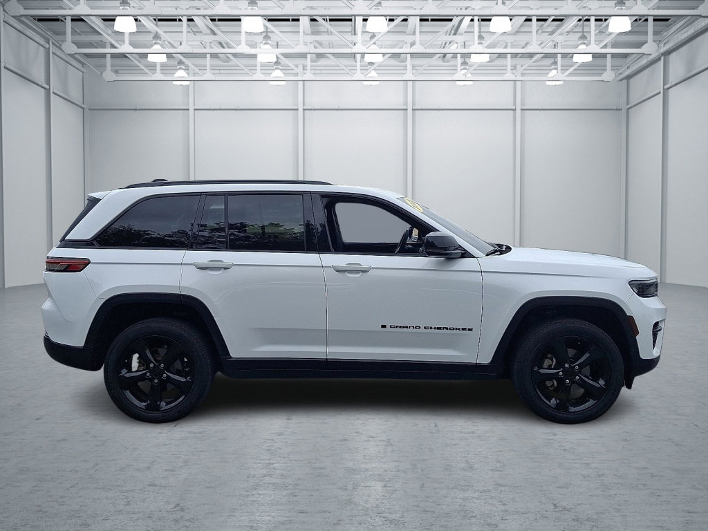 Certified 2023 Jeep Grand Cherokee Altitude image 6