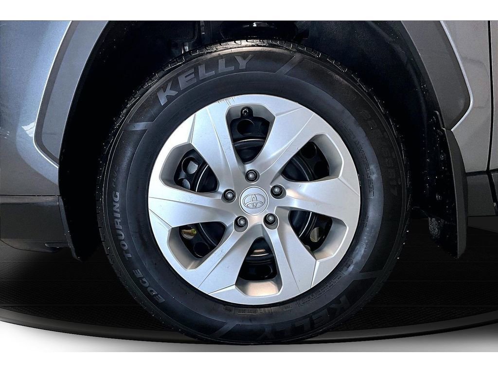 Used 2021 Toyota RAV4 LE image 11
