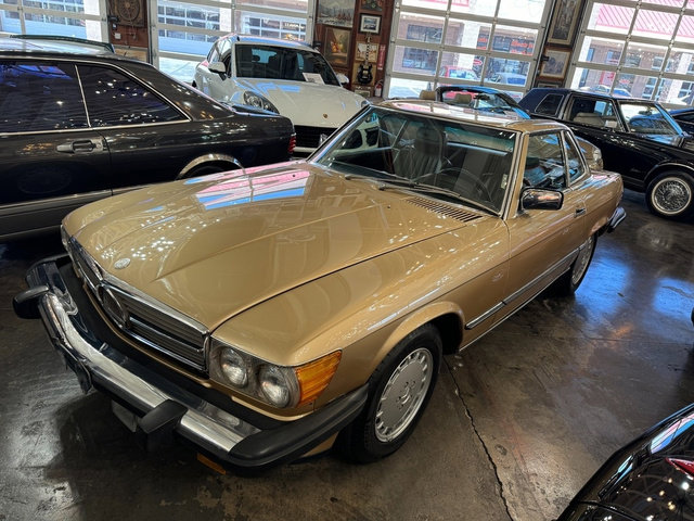 Used 1987 Mercedes-Benz 560 SL image 3
