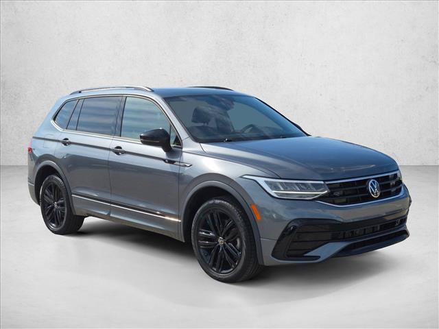 Used 2022 Volkswagen Tiguan SE R-Line AWD/4WD image 3
