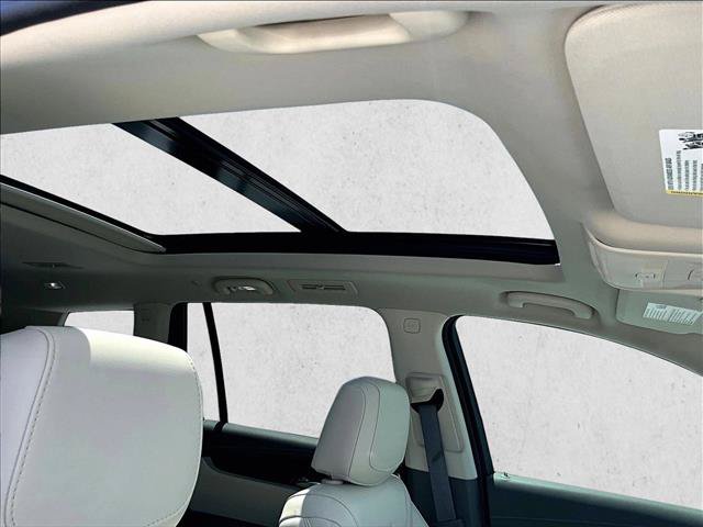 Certified 2025 Cadillac XT6 Premium Luxury w/ Technology Package FWD image 17