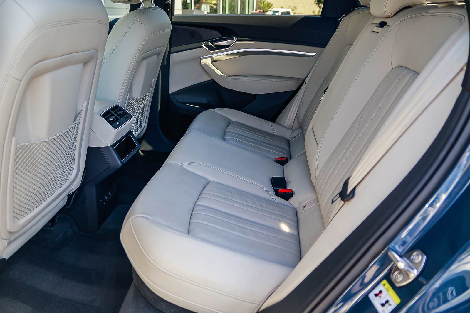 Used 2023 Audi e-tron Premium w/ Convenience Plus Package image 19