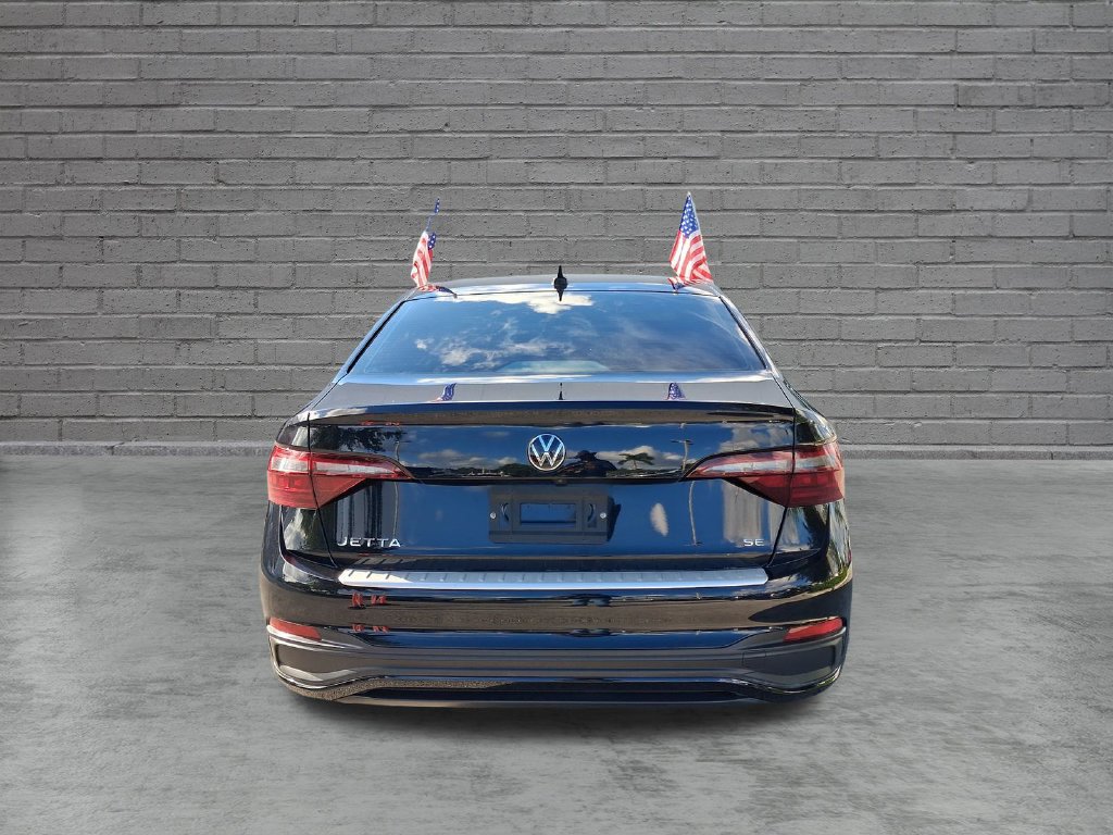 Certified 2024 Volkswagen Jetta SE w/ Panoramic Sunroof Package FWD image 11