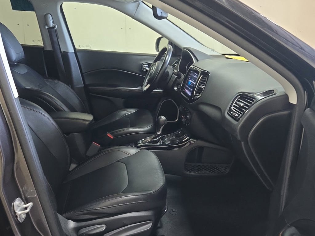Used 2020 Jeep Compass Limited AWD/4WD image 3