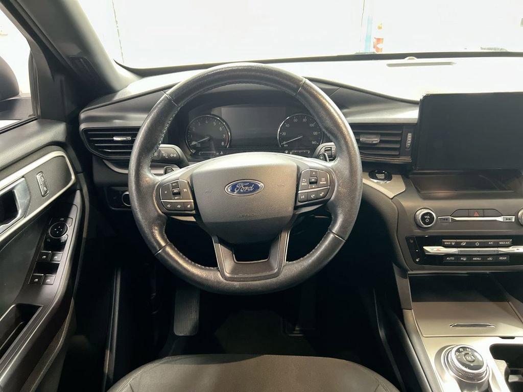 Used 2020 Ford Explorer XLT w/ Comfort Package image 11