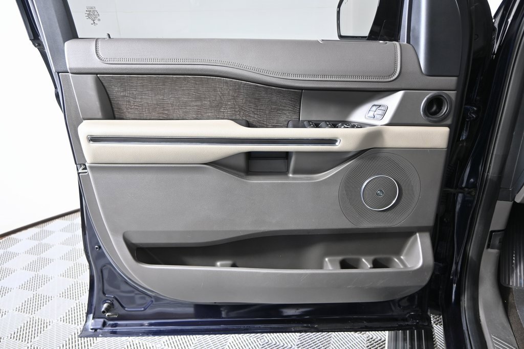 Used 2021 Ford Expedition Limited image 19
