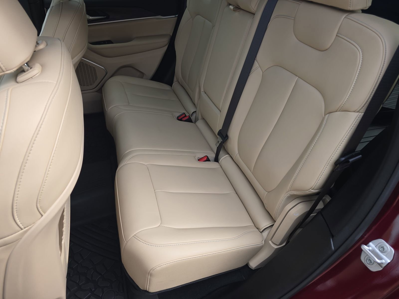 Used 2025 Jeep Grand Cherokee Limited RWD image 14