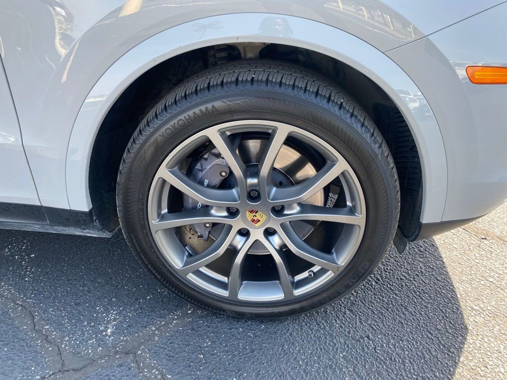 Used 2023 Porsche Cayenne Coupe AWD/4WD image 2