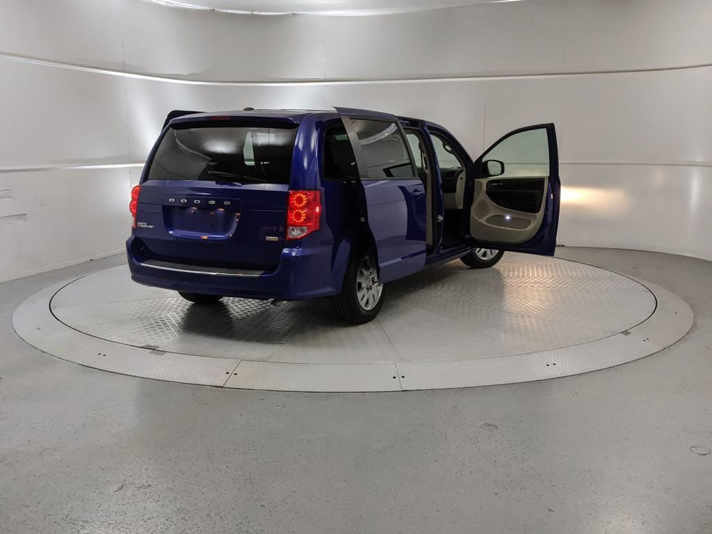 Used 2018 Dodge Grand Caravan SE w/ UConnect Hands-Free Group image 9