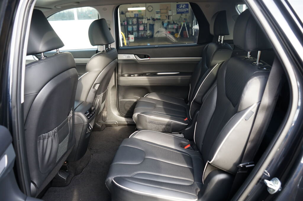 Used 2023 Hyundai Palisade SEL w/ Premium Package image 16