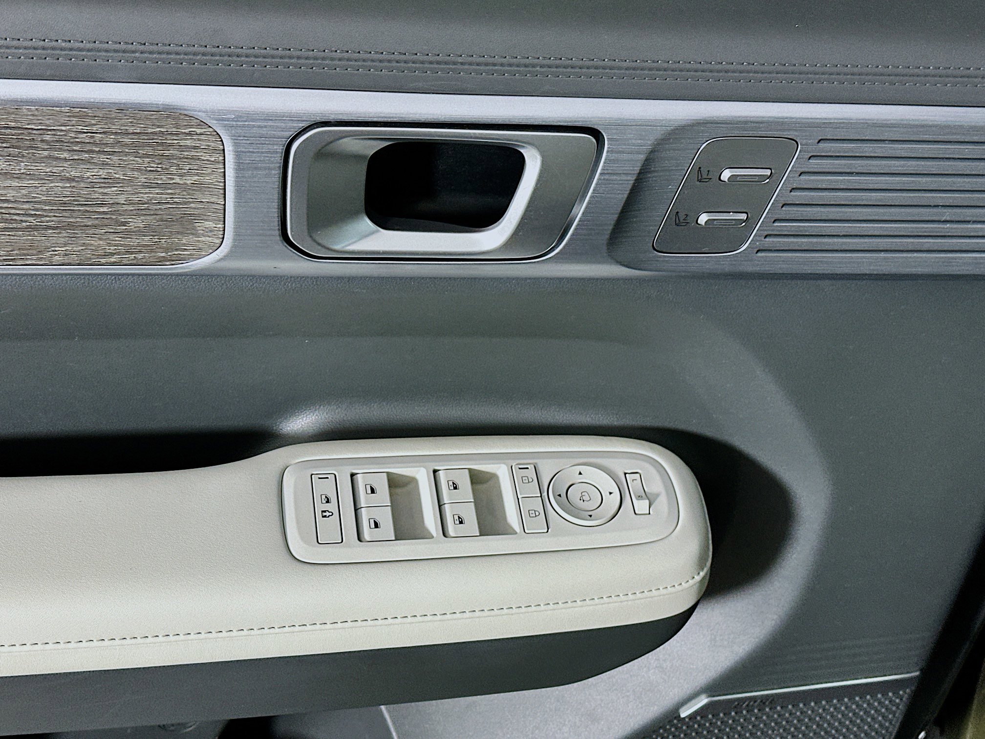 Used 2024 Hyundai Santa Fe Limited image 15