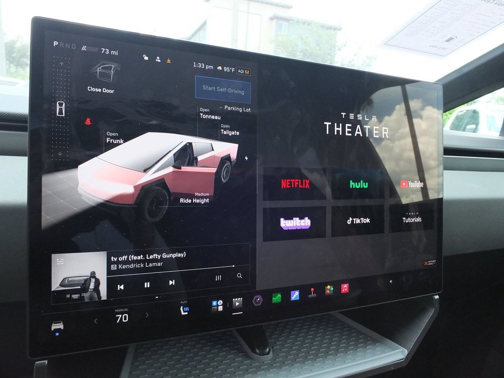 Used 2025 Tesla Cybertruck AWD Crew Cab image 30