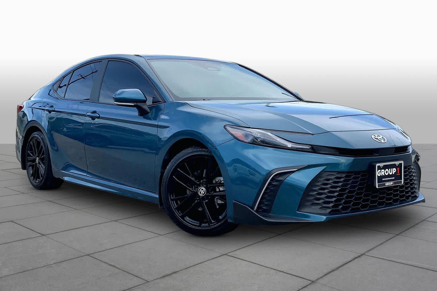 Used 2025 Toyota Camry SE FWD image 4