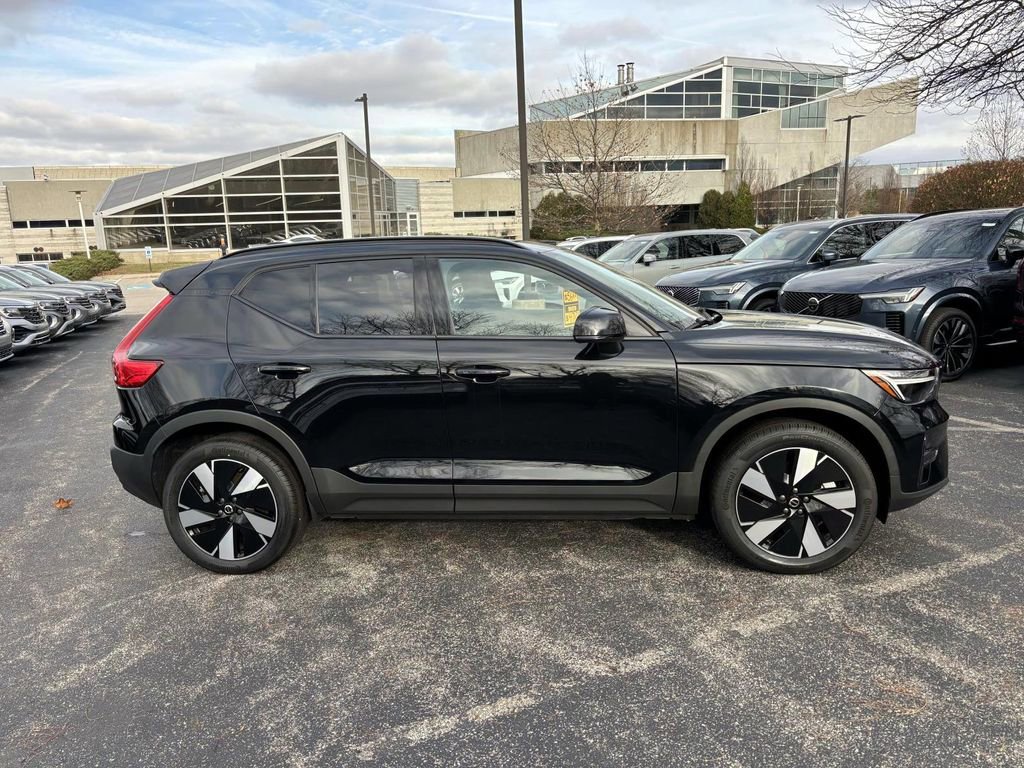 Used 2024 Volvo XC40 Recharge Core w/ Protection Package Premier image 8