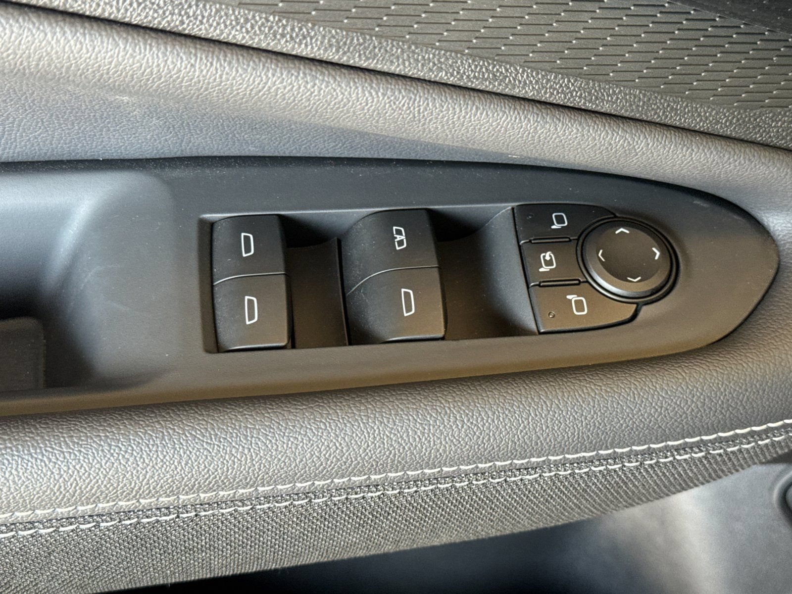 New 2026 Chevrolet Blazer EV LT AWD/4WD image 12