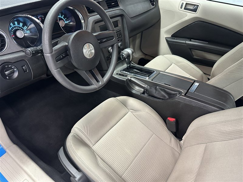 Used 2010 Ford Mustang GT image 2