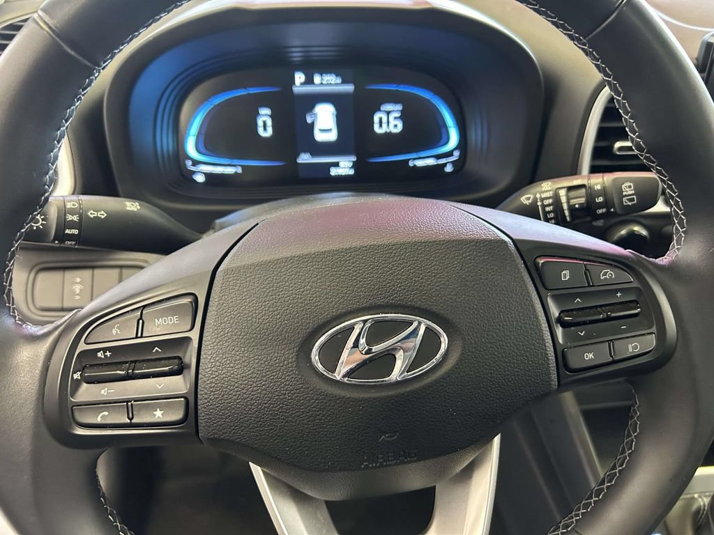 Used 2025 Hyundai Venue SEL FWD image 19
