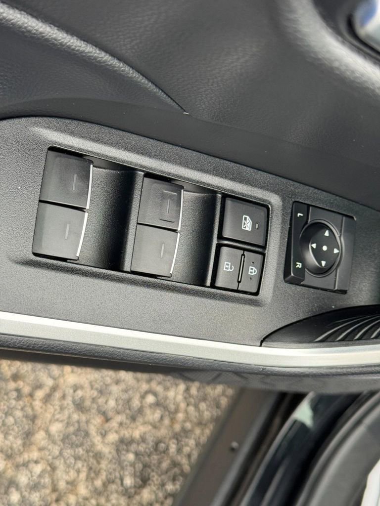 Used 2025 Toyota RAV4 XLE AWD/4WD image 15