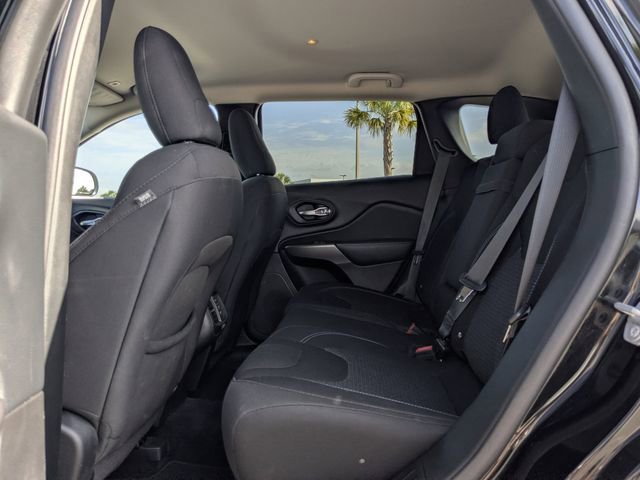Used 2019 Jeep Cherokee Latitude w/ Popular Appearance Group FWD image 15