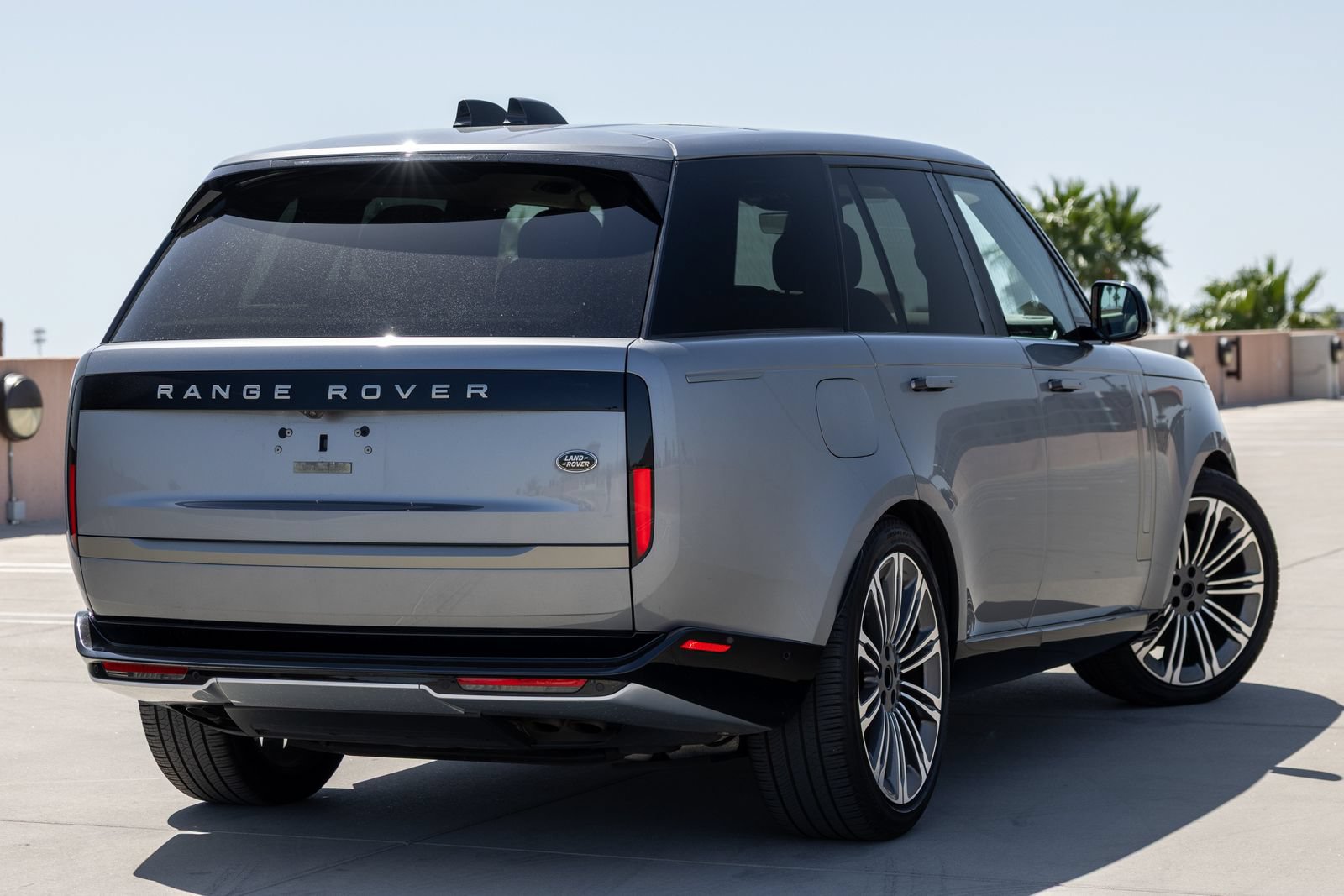 Used 2023 Land Rover Range Rover SE AWD/4WD image 3