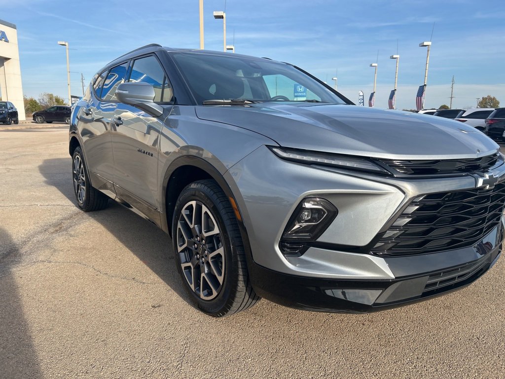 Used 2025 Chevrolet Blazer RS image 3