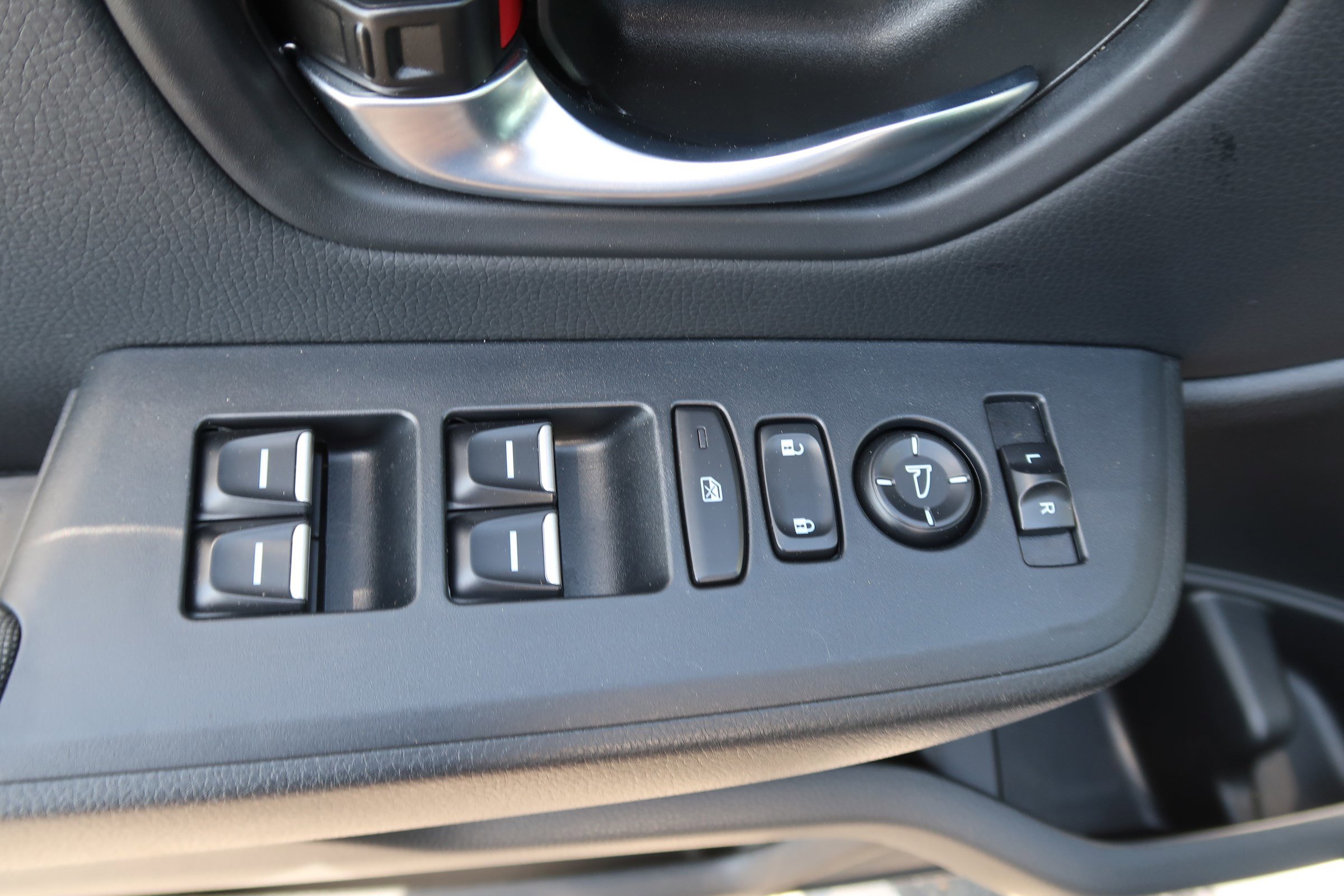 Used 2025 Honda Pilot Sport image 17