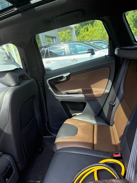 Used 2015 Volvo XC60 T5 w/ Proximity Package AWD/4WD image 10