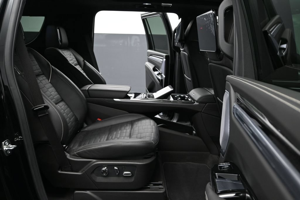 New 2026 Cadillac Escalade ESV V AWD/4WD image 18