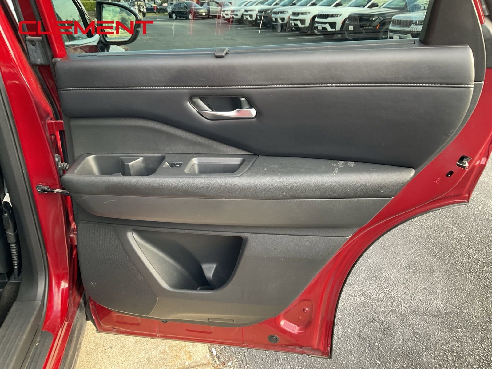 Used 2024 Nissan Pathfinder SL FWD image 38