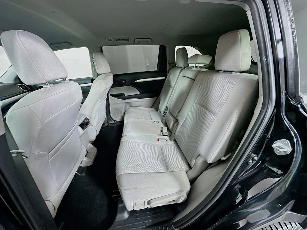 Used 2019 Toyota Highlander LE image 23