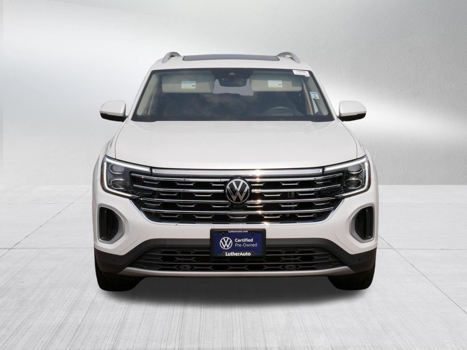 Used 2025 Volkswagen Atlas SEL AWD/4WD image 2