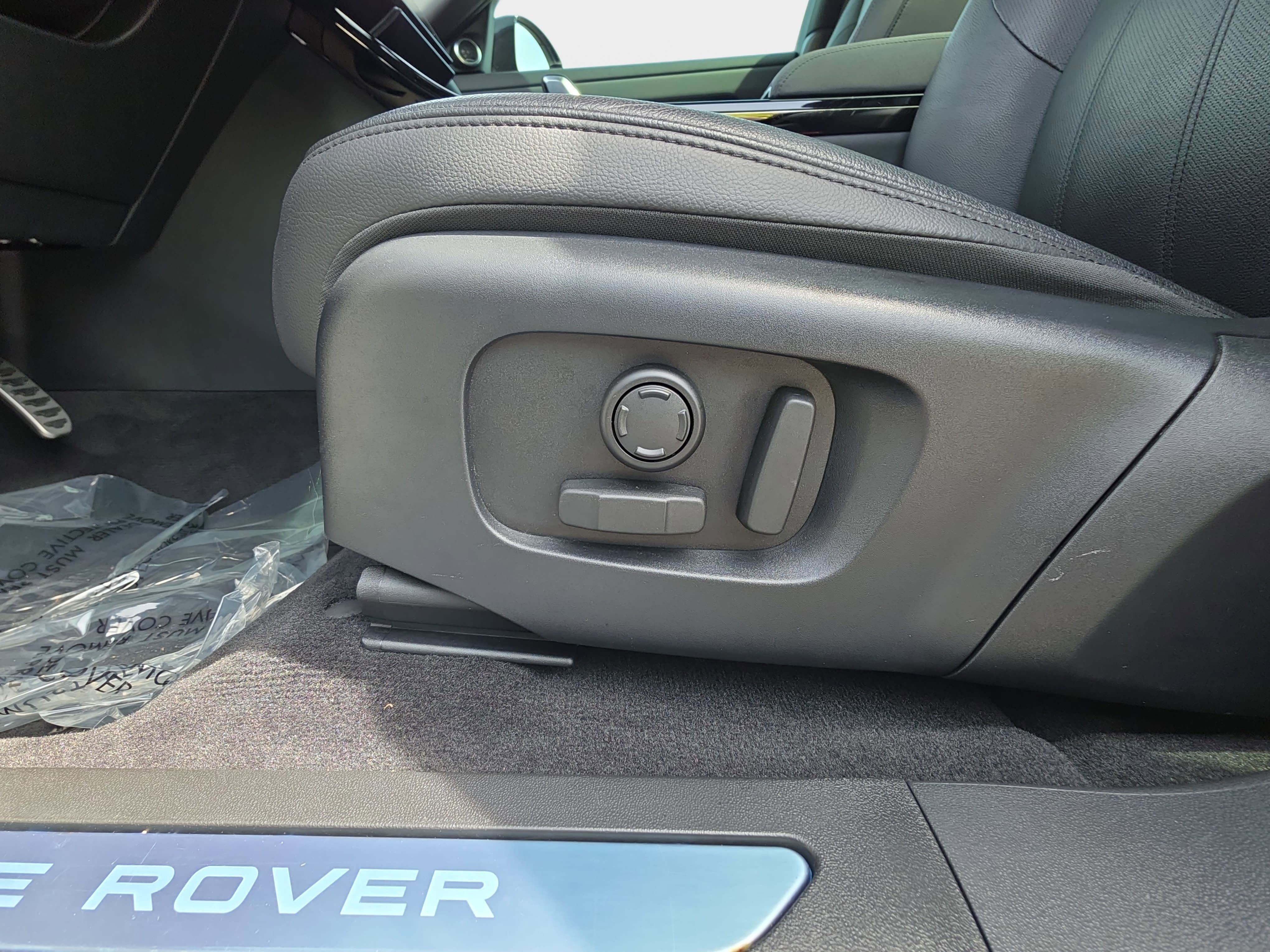 Certified 2025 Land Rover Range Rover Evoque Dynamic SE image 29