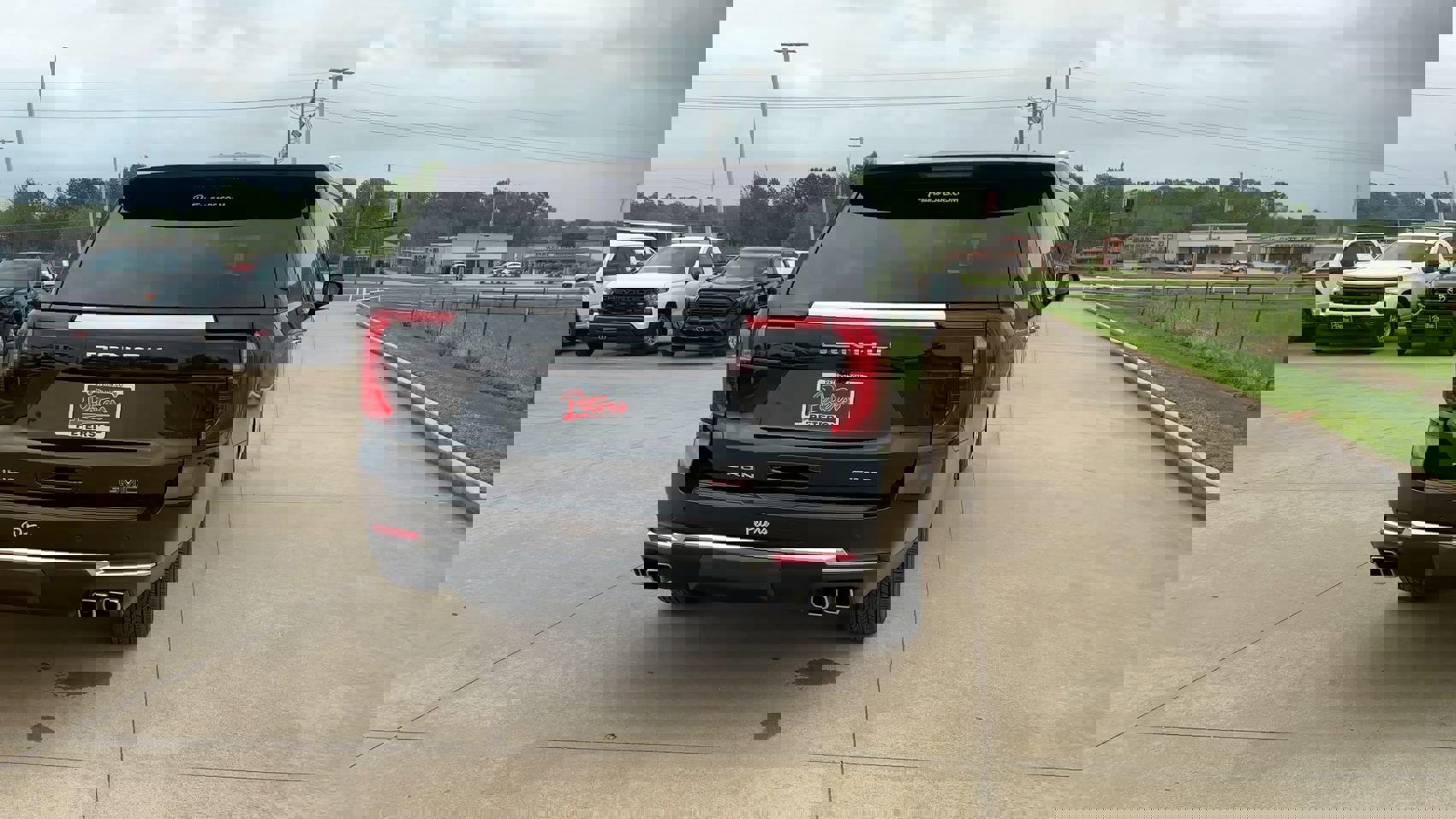 Used 2025 GMC Yukon XL Denali image 7