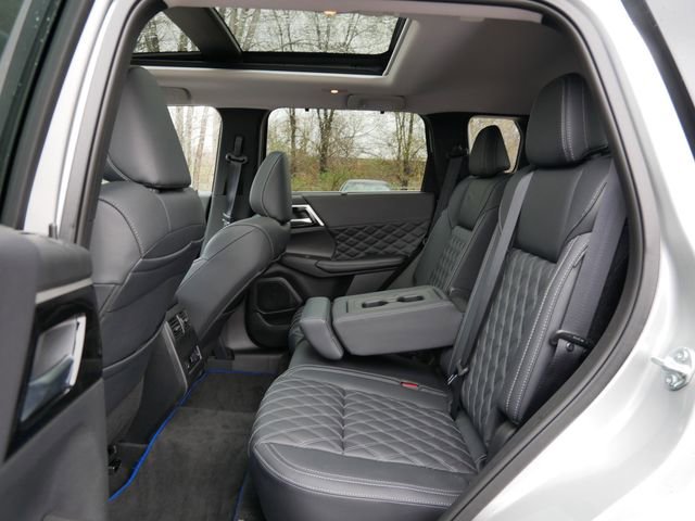 Used 2025 Mitsubishi Outlander SEL image 11