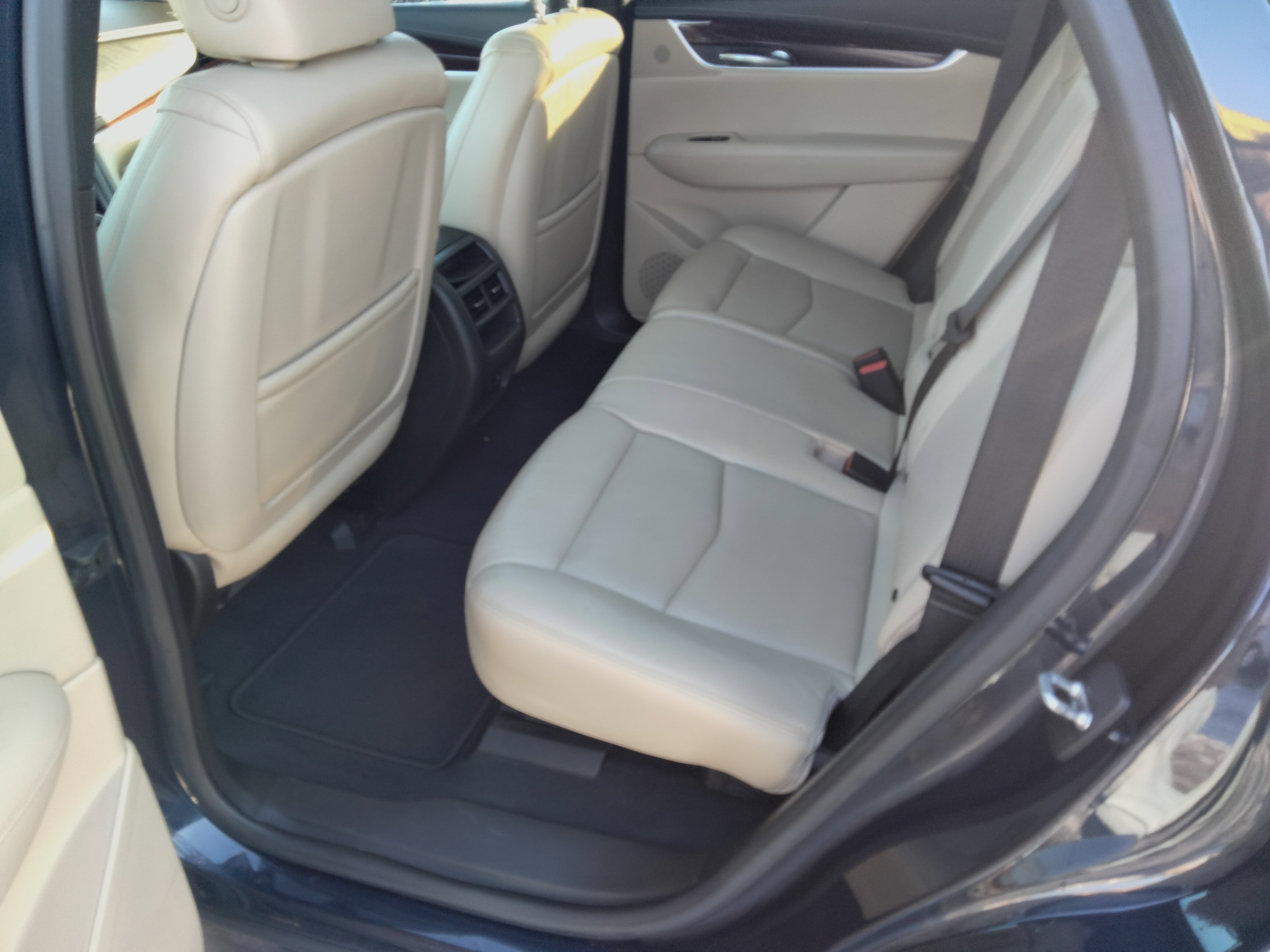 Used 2017 Cadillac XT5 Luxury w/ Driver Awareness Package image 10