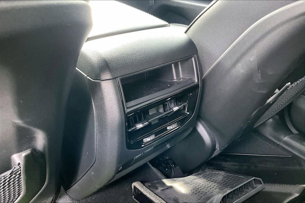 Used 2024 Jeep Grand Cherokee Limited w/ Black Appearance Package image 33