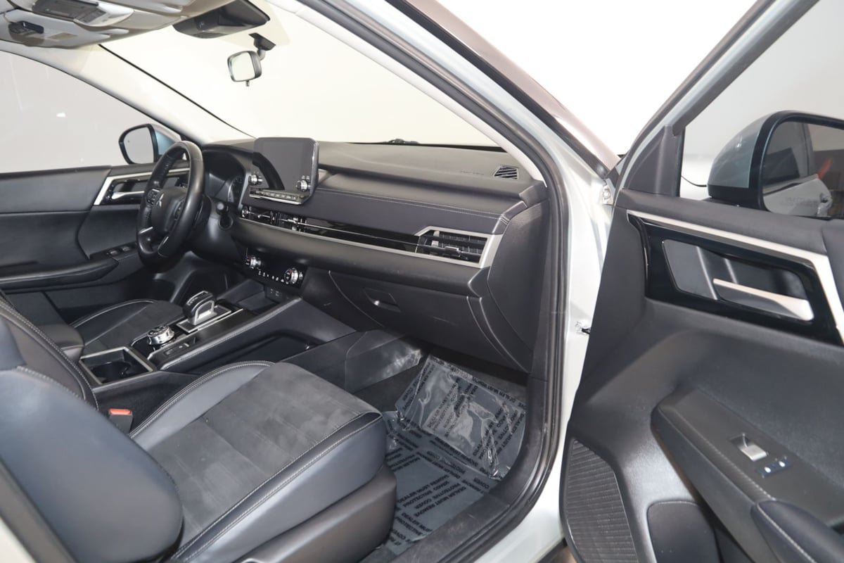 Used 2024 Mitsubishi Outlander SE AWD/4WD image 42