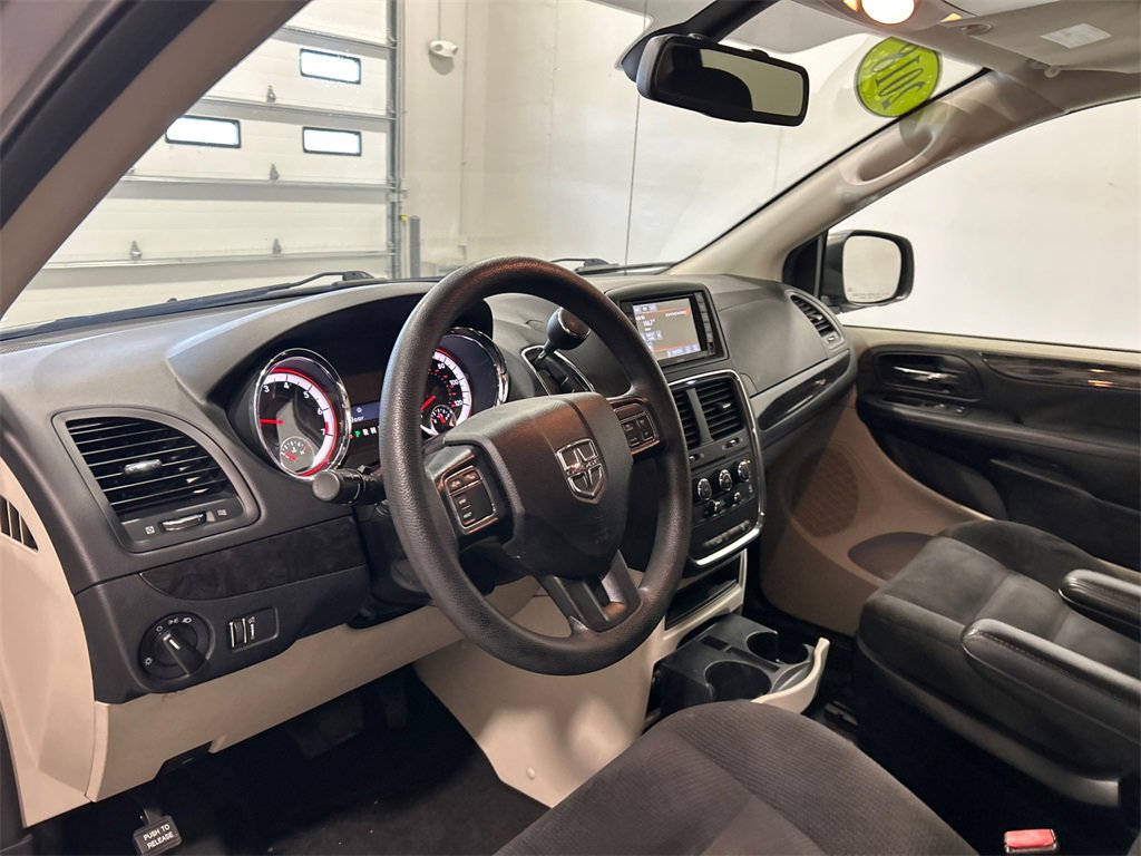 Certified 2018 Dodge Grand Caravan SE w/ UConnect Hands-Free Group image 16