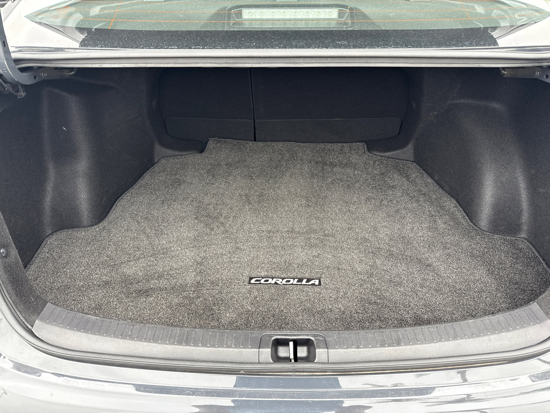Used 2025 Toyota Corolla LE FWD image 8