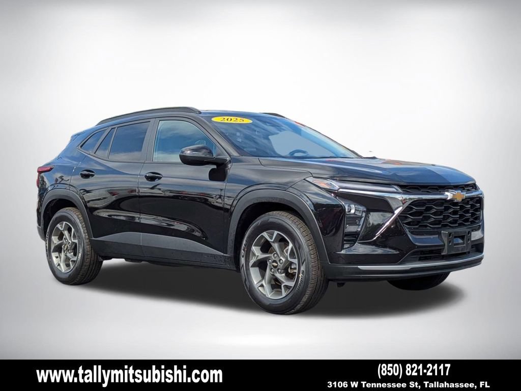 Used 2025 Chevrolet Trax LT w/ LT Convenience Package FWD image 1