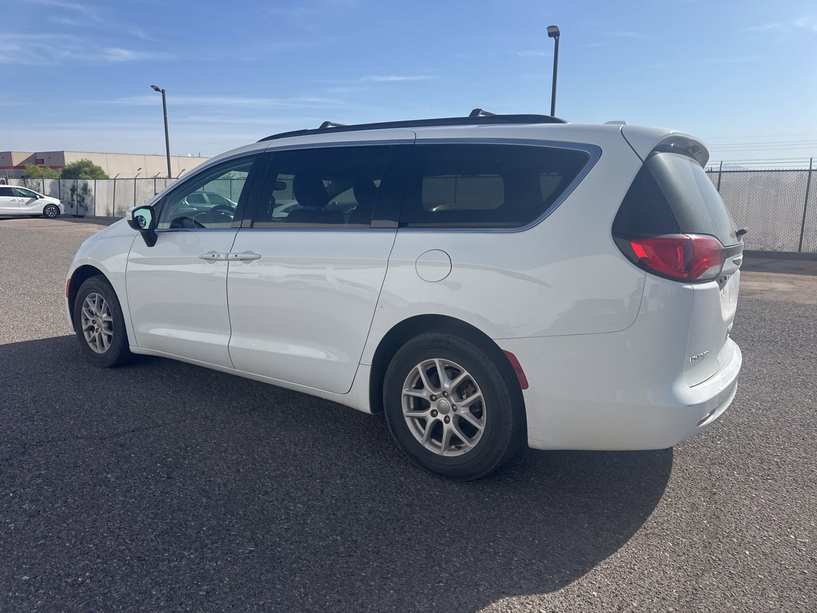Used 2020 Chrysler Voyager Lxi image 3