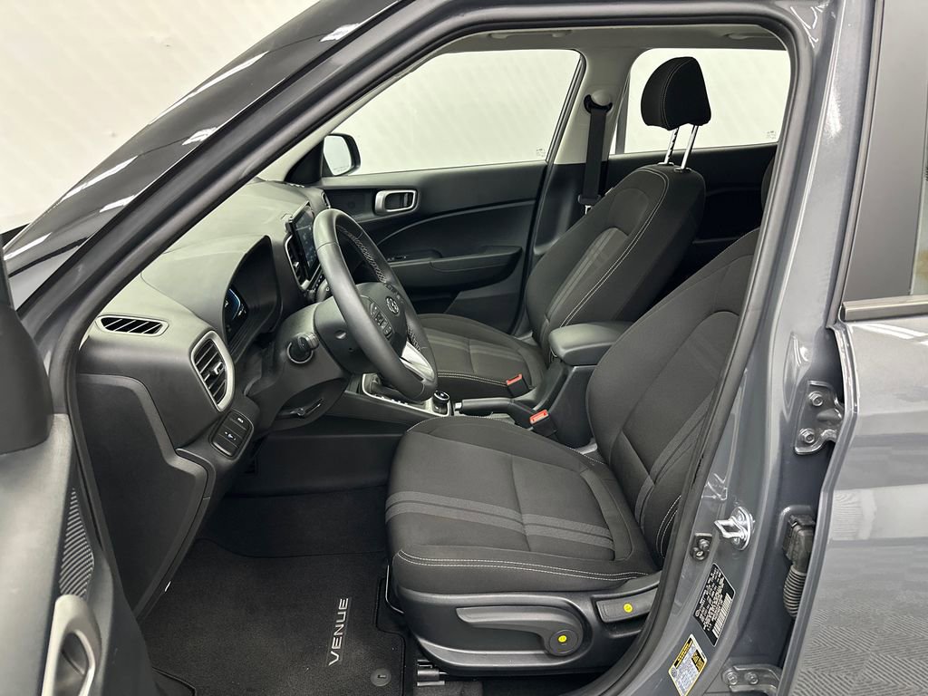 Used 2026 Hyundai Venue SEL FWD image 9